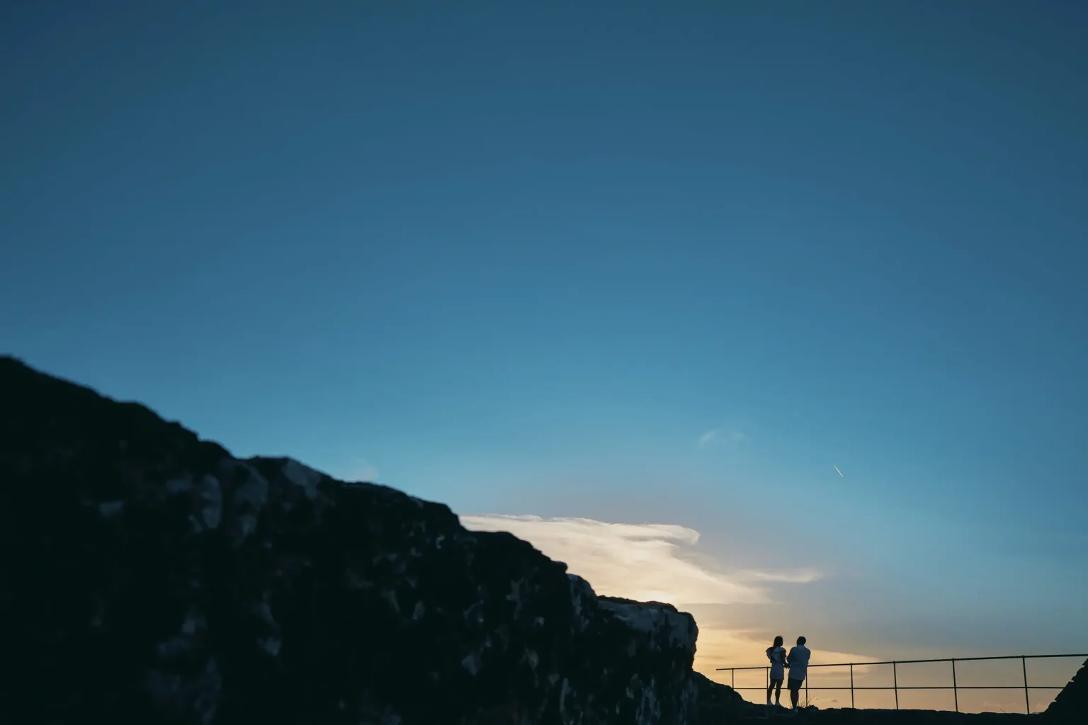 couple shilouette against sunset sky