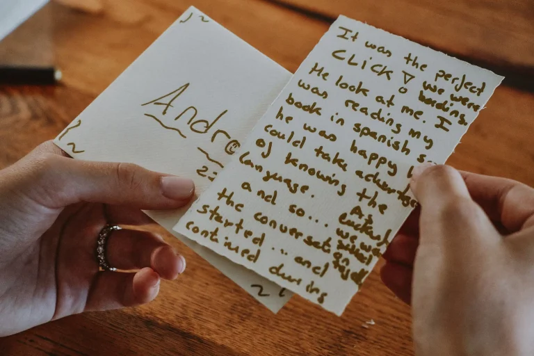 Close-up of handwritten notes recounting how Maite and Alex met on a flight